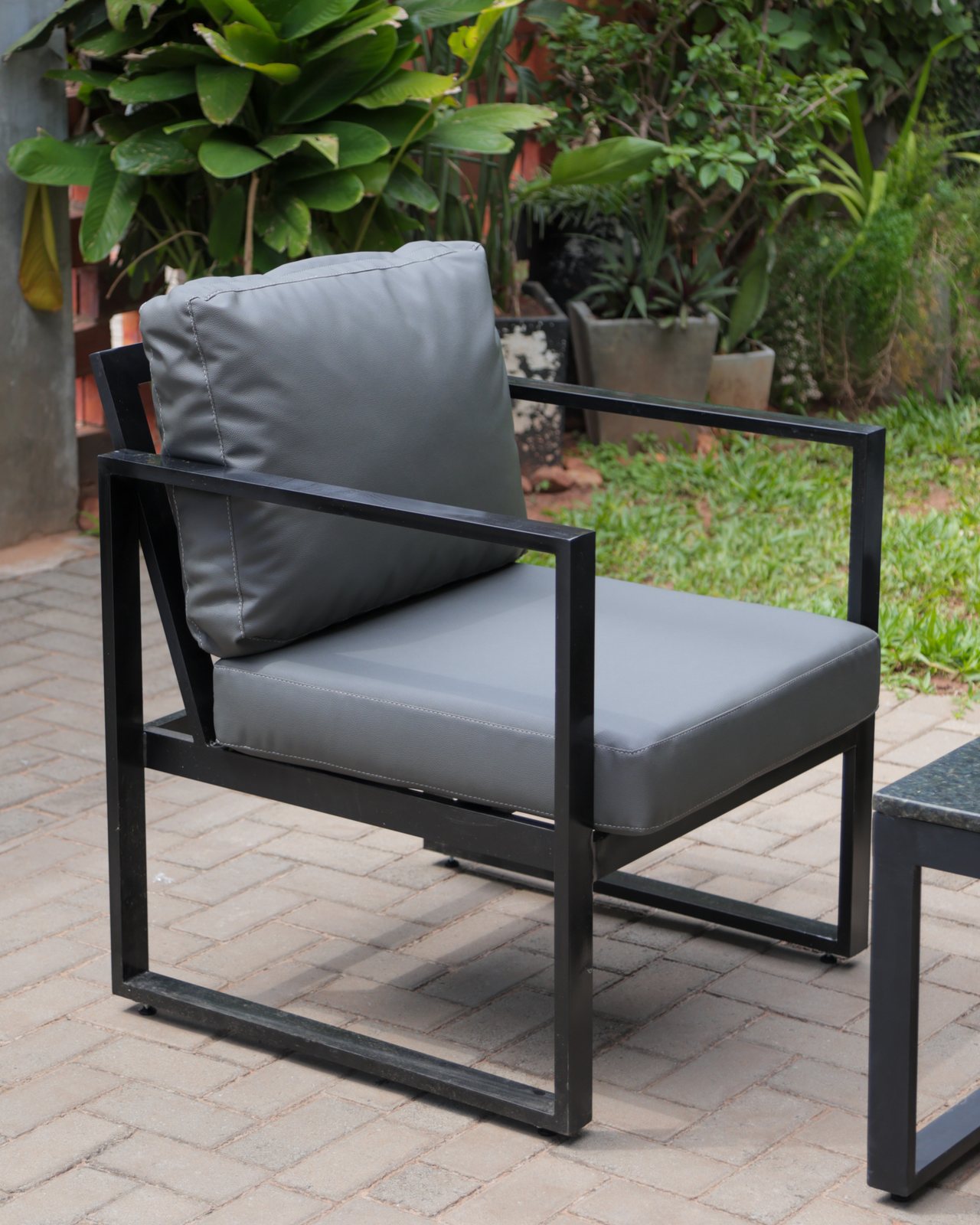Sillón del juego Aura en gris oscuro